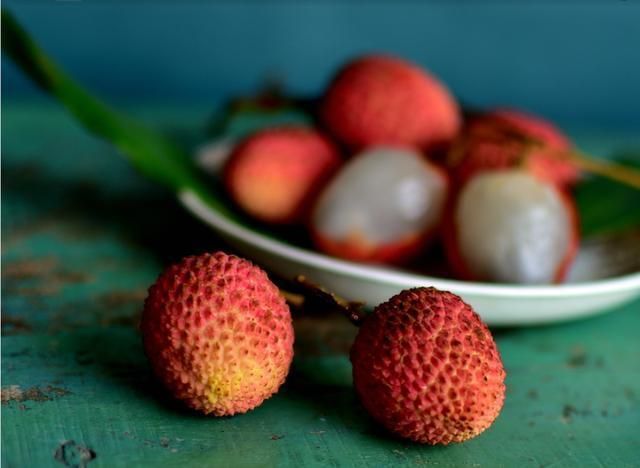 专家建议成人每日吃荔枝不宜超过十颗！预防“荔枝病”